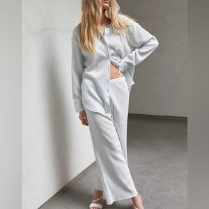 OAK+FORT Black Crinkle Set